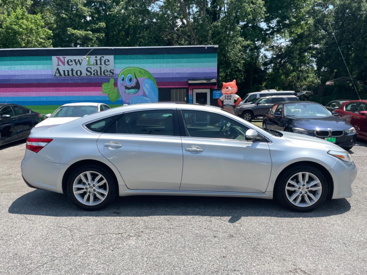 2014 GRAY TOYOTA AVALON XLE (4T1BK1EB4EU) with an 3.5L engine, Automatic transmission, located at 5103 Dorchester Rd., Charleston, SC, 29418-5607, (843) 767-1122, 36.245171, -115.228050 - Local Trade-in with Leather, Sunroof, Navigation, Backup Camera, CD/AUX/Bluetooth, Dual Climate Control, Power Everything (windows, locks, seats, mirrors), Heated Seats, Push Button Start, Keyless Entry (2 key fobs), Alloy Wheels. Clean CarFax (no accidents reported!) 99k miles Located at New Life - Photo#7